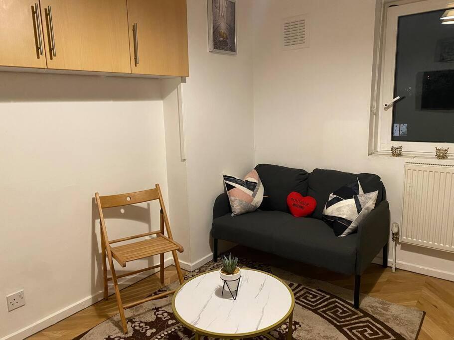 2 Bedroom Flat Camberwell Grove London Exterior photo