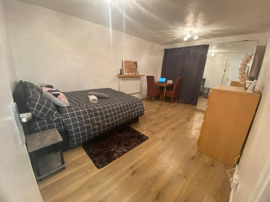 2 Bedroom Flat Camberwell Grove London Exterior photo