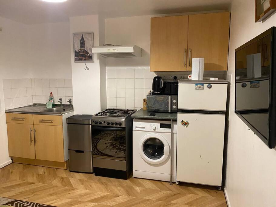 2 Bedroom Flat Camberwell Grove London Exterior photo