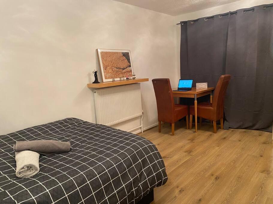 2 Bedroom Flat Camberwell Grove London Exterior photo